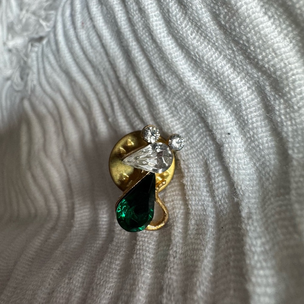 Vintage Emerald Pin Mouse birthstone May